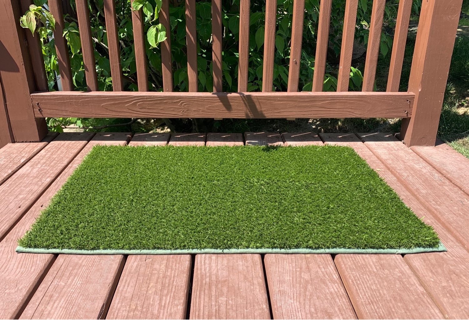 https://k9grass.com/wp-content/gallery/k9grass-ecom/K9Grass-Mat-with-Bound-Edges-7.jpg